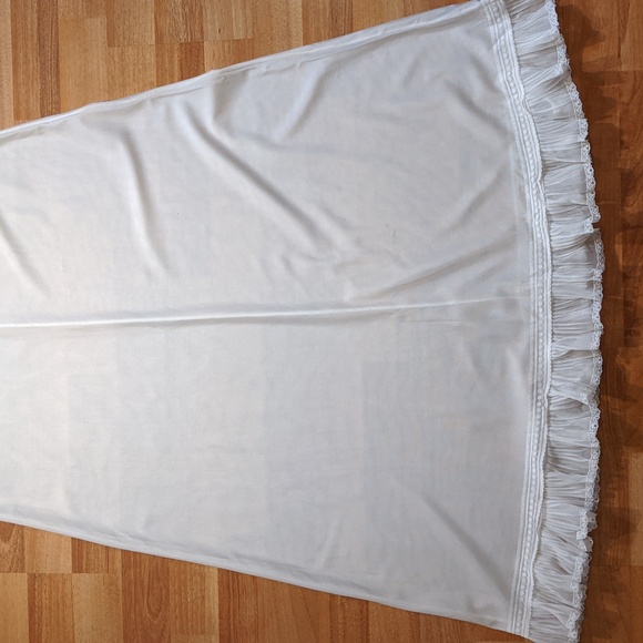 Vintage white accordion lace trimmed negligee - Picture 6 of 6